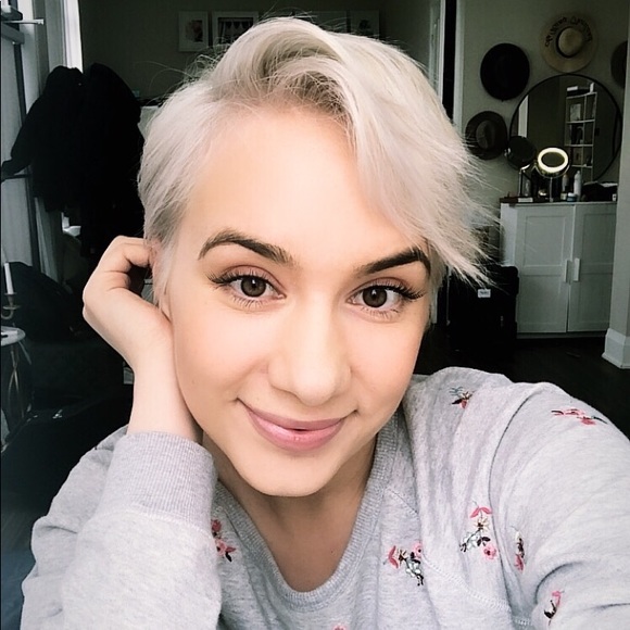 Meet your Posher, Julia - Picture 1 of 1